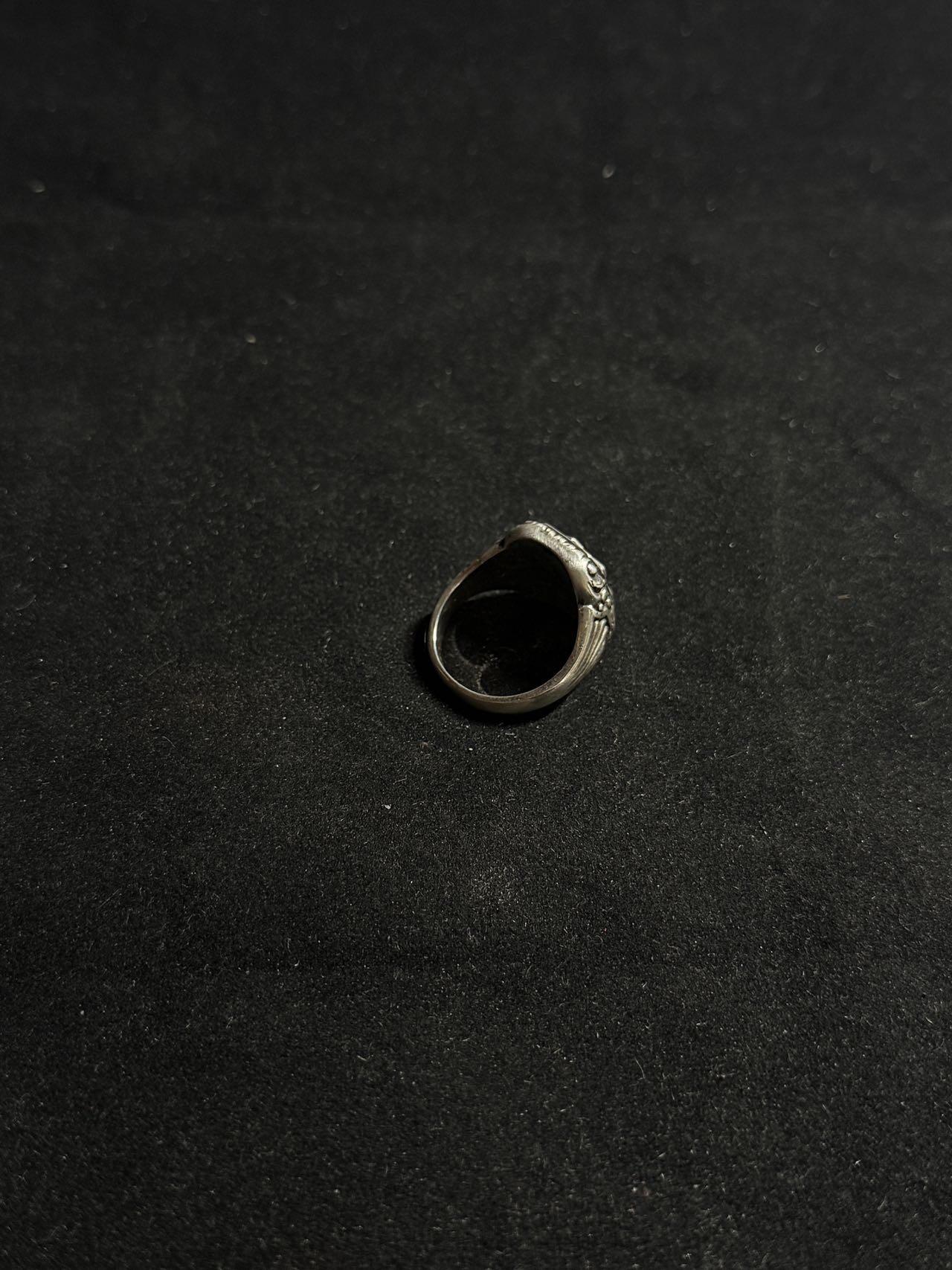 戎马世界章牌大赏第108期 德国二战警卫旗队戒指，银制复刻