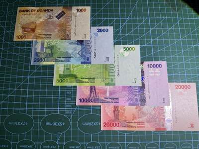 【炜奕收藏】，第五十一期 - 2010年乌干达1000-20000先令，UNC-/UNC品相，轻微捆痕，均为AA冠万位号