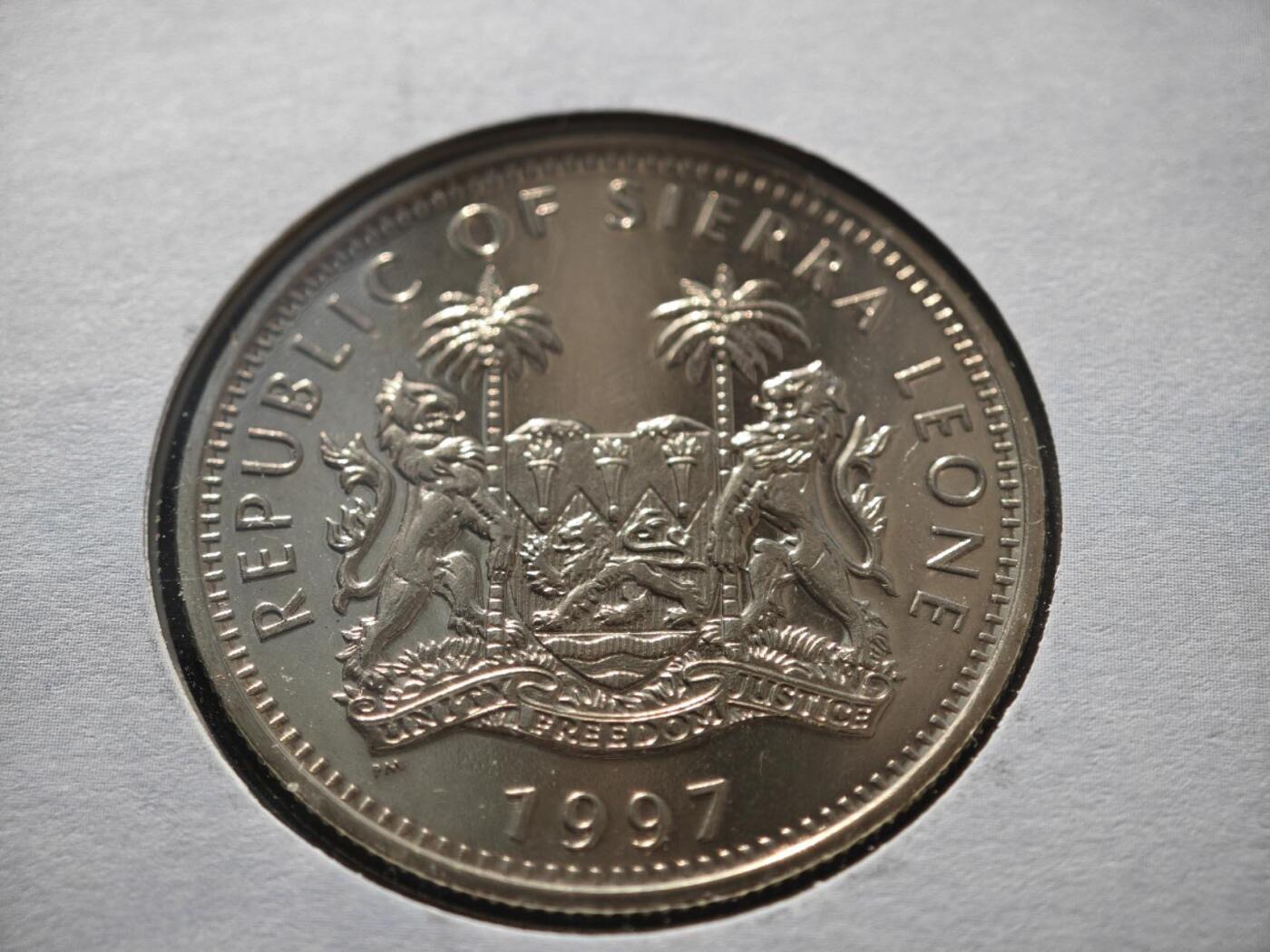 【淘币小摊】限时拍第八百零七拍  克朗币邮币封场  满百包邮可预留两周  周一统一发货   利比里亚1997年戴安娜王妃1元纪念币邮币封