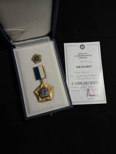 戎马世界章牌大赏第108期 - 匈牙利优秀建筑师奖章带佩戴许可证