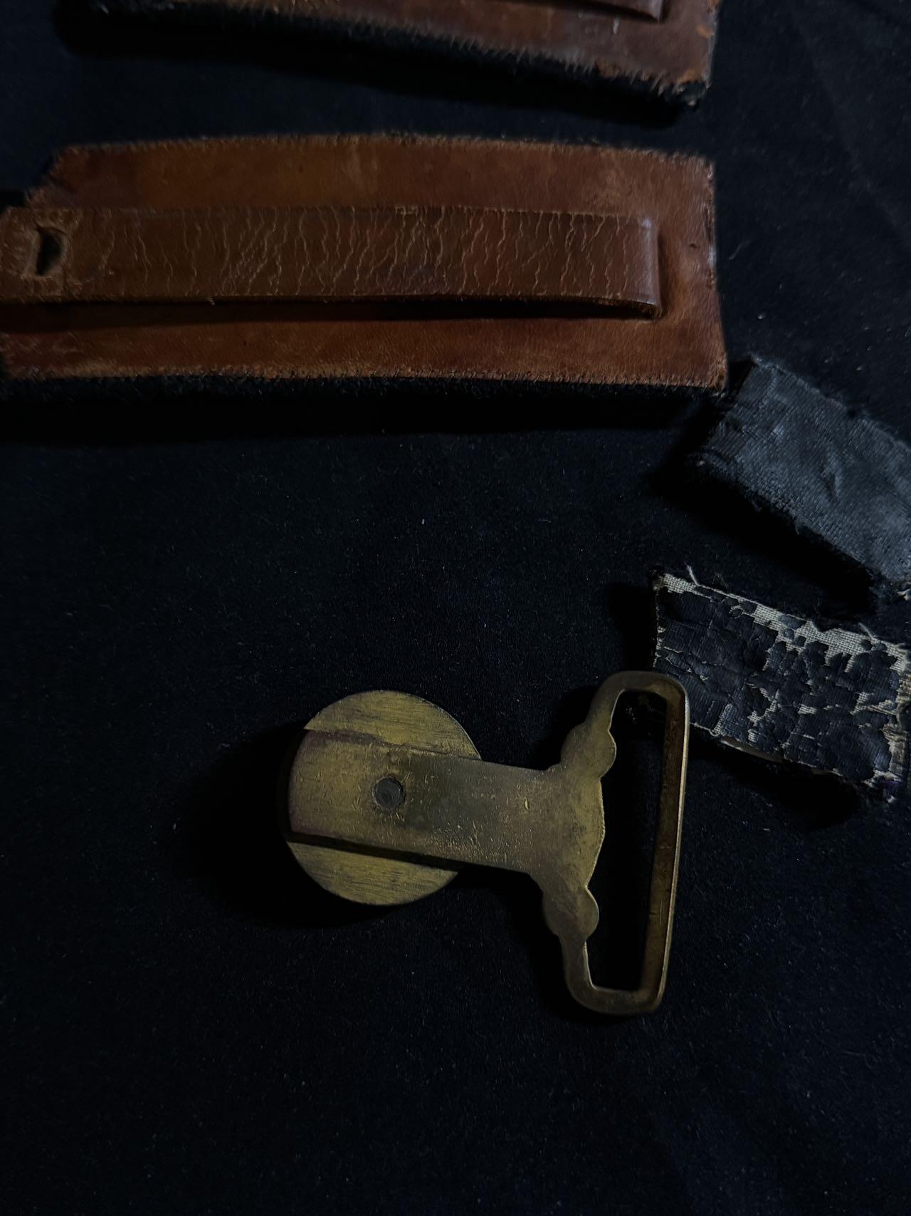 戎马世界章牌大赏第108期 勿忘国耻！日本海军中佐肩章、领章、腰带扣一组