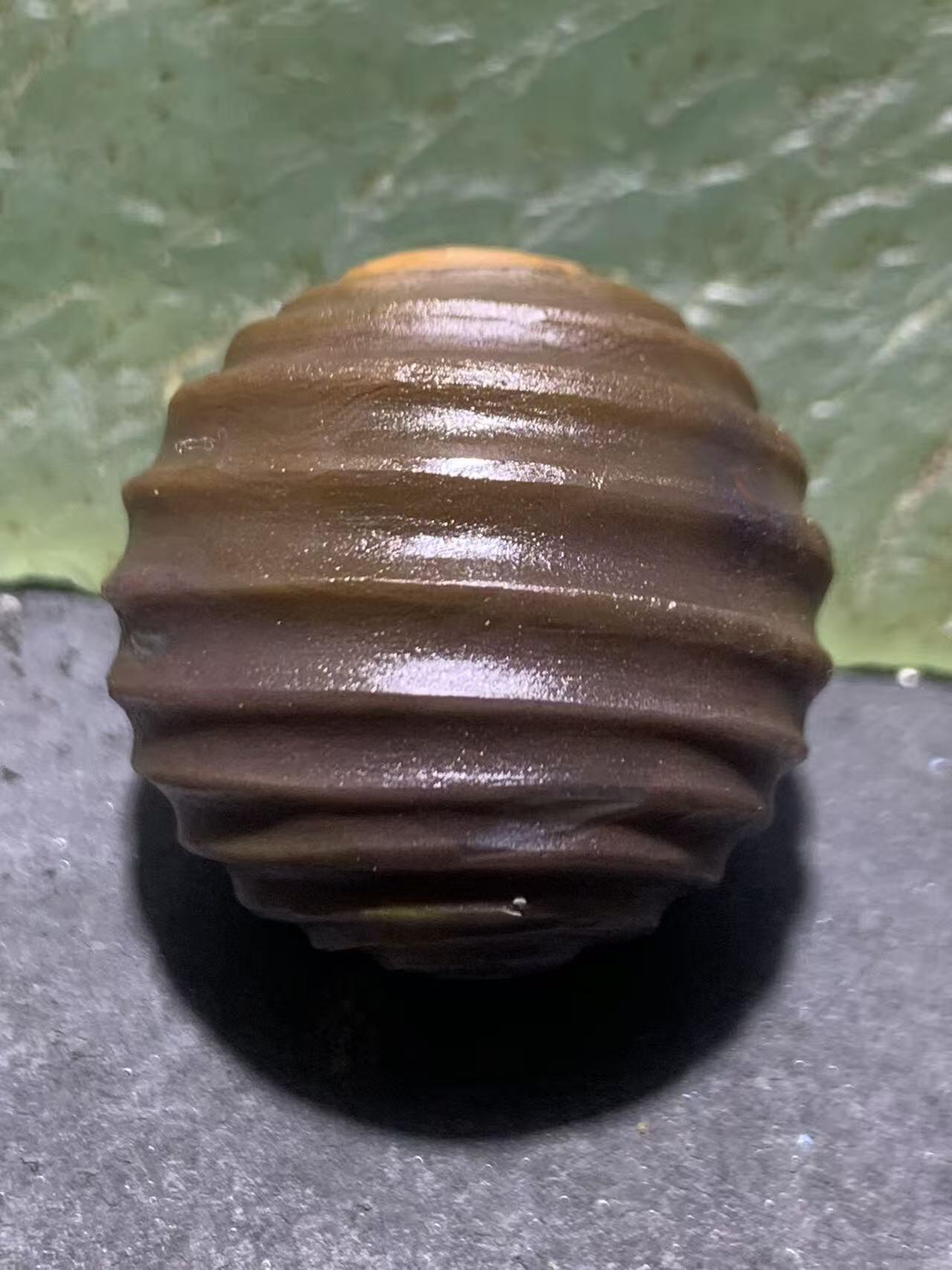 精美亚光战国红玛瑙手工雕刻转纹珠一颗！，