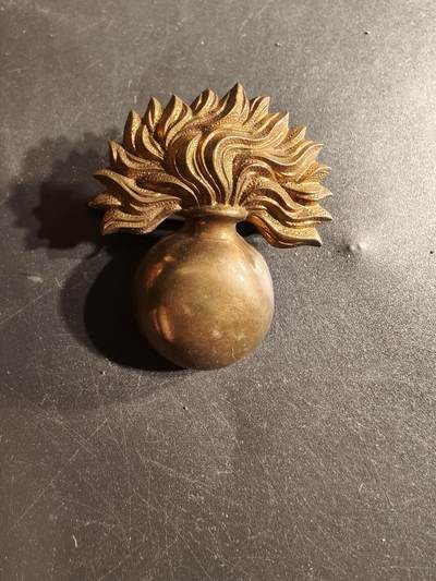 老王徽章第165期 - 英国近卫掷弹步兵团帽徽     一战时期    带插销