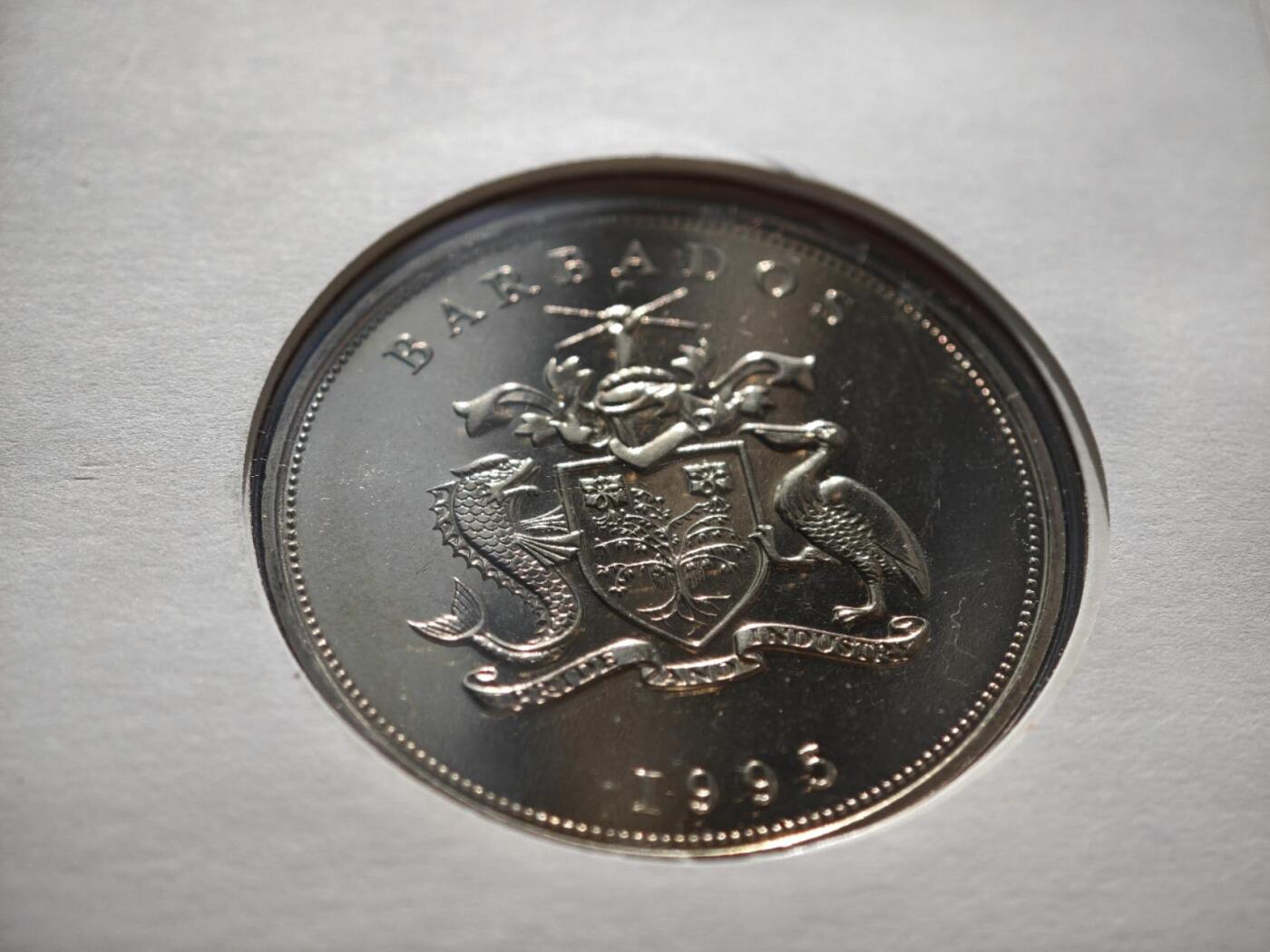 【淘币小摊】限时拍第八百零七拍  克朗币邮币封场  满百包邮可预留两周  周一统一发货   巴巴多斯1995年二战胜利50周年5元纪念币邮币封