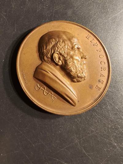 老王徽章第165期 - 法国医学学会大铜章    正面为西方医学之父希波克拉底    大师亨利杜布瓦名作   直径50mm.   重量58.8g