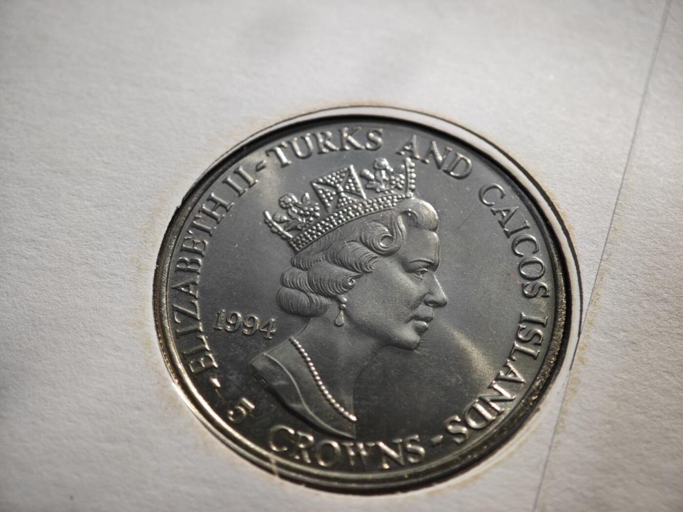 【淘币小摊】限时拍第八百零七拍  克朗币邮币封场  满百包邮可预留两周  周一统一发货    特克斯凯科斯1994年诺曼底登陆50周年5克朗纪念币邮币封