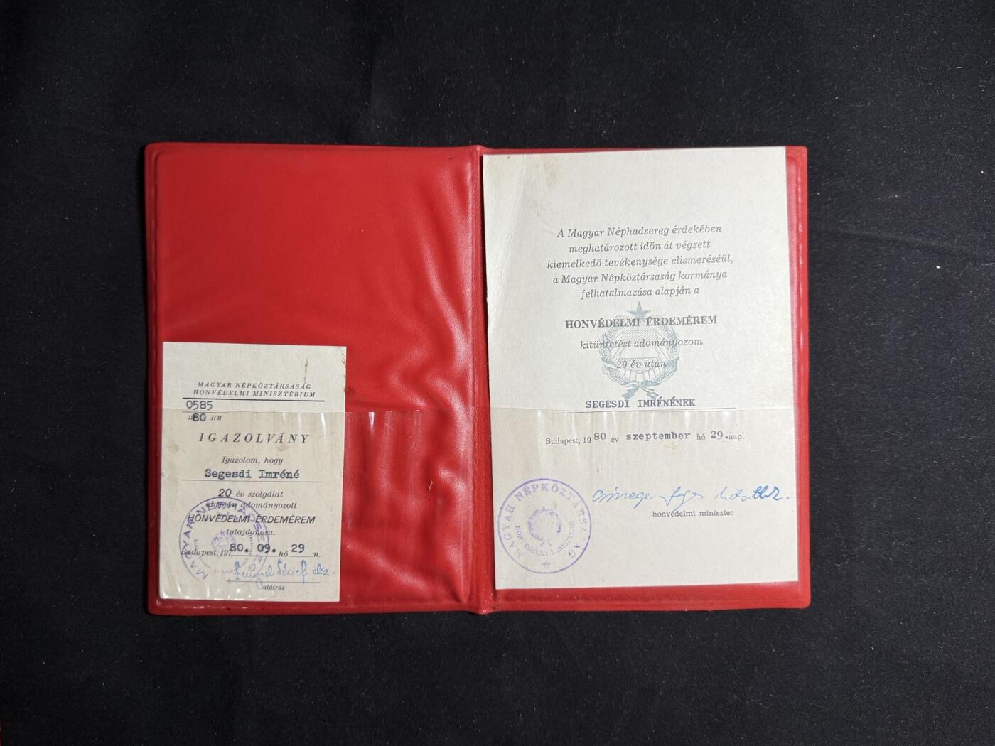 戎马世界章牌大赏第108期 授予塞格什迪·伊姆雷女士的国防功勋奖章证书