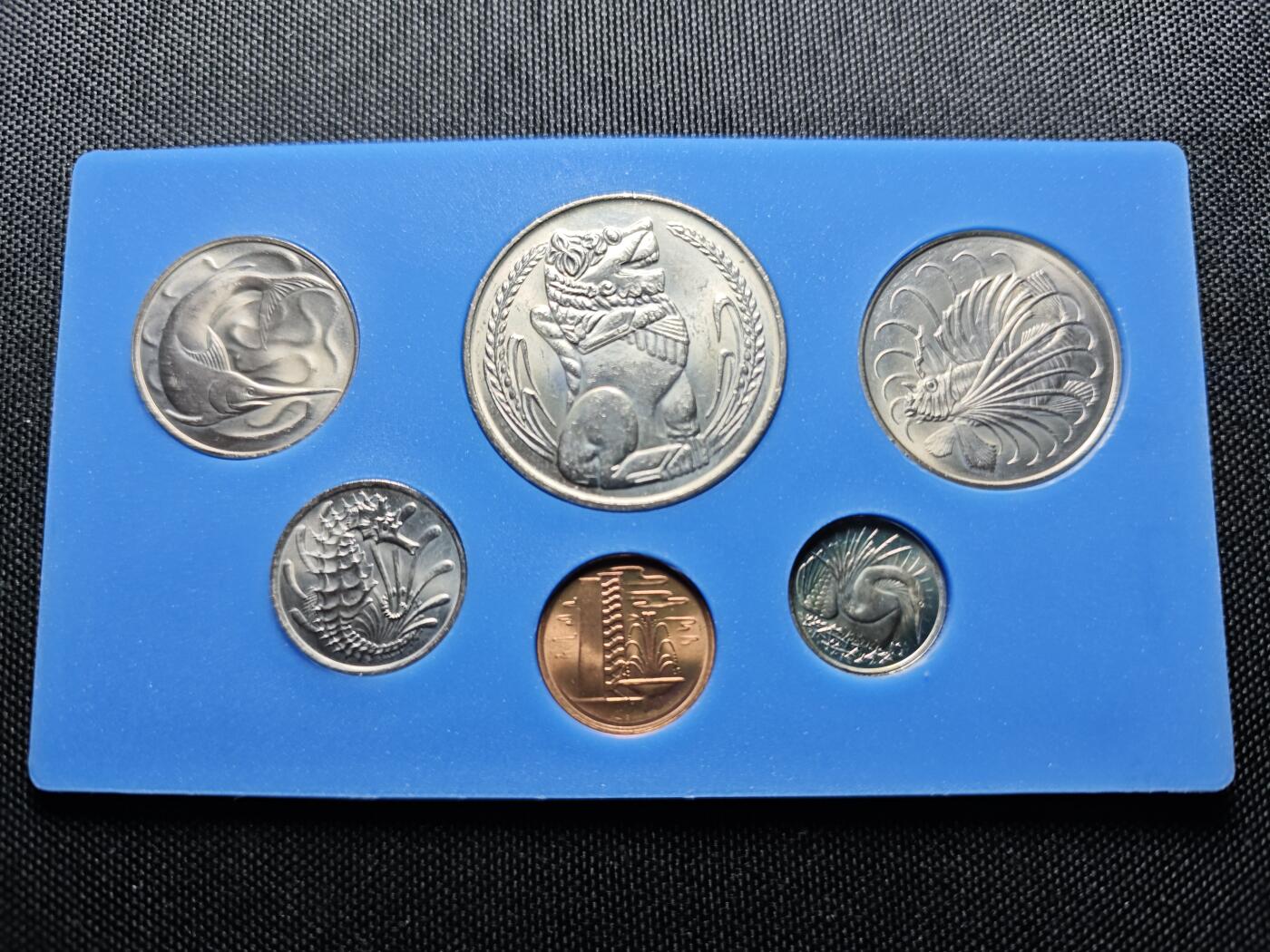 KK钱币收藏小铺 （套币 好品/批量散币 银币）专场  2月预留时间 周末发货  新加坡马来西亚大小面值套币 皮包样式少见 含纪念币