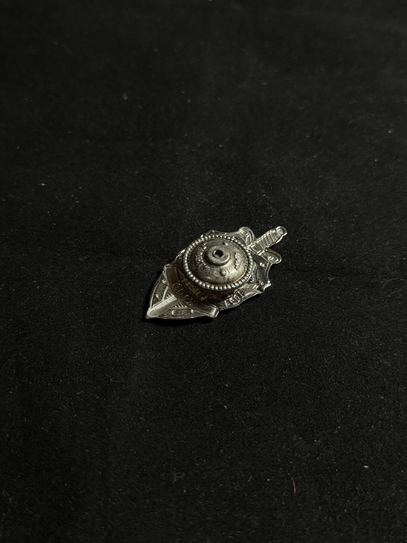 戎马世界章牌大赏第108期 苏联俄罗斯边防军成立90年证章，螺杆卡死