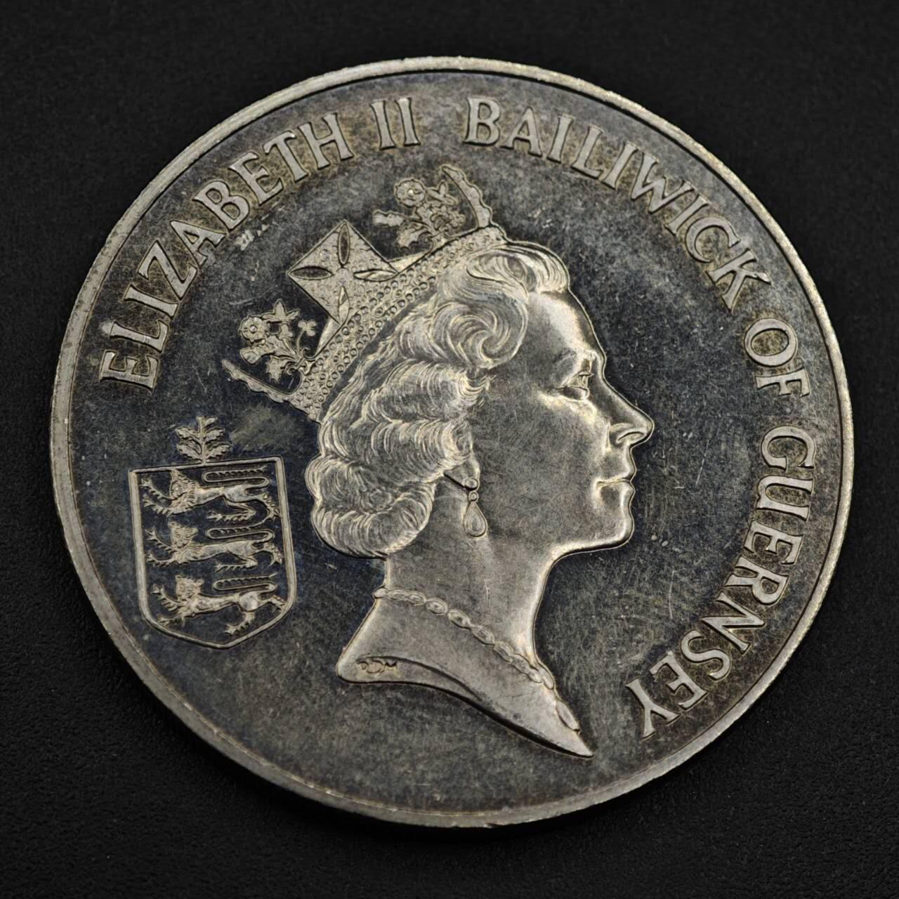 【淘币小摊】限时拍第八百零七拍  克朗币邮币封场  满百包邮可预留两周  周一统一发货    根西岛1994年诺曼底登陆50周年2镑纪念币