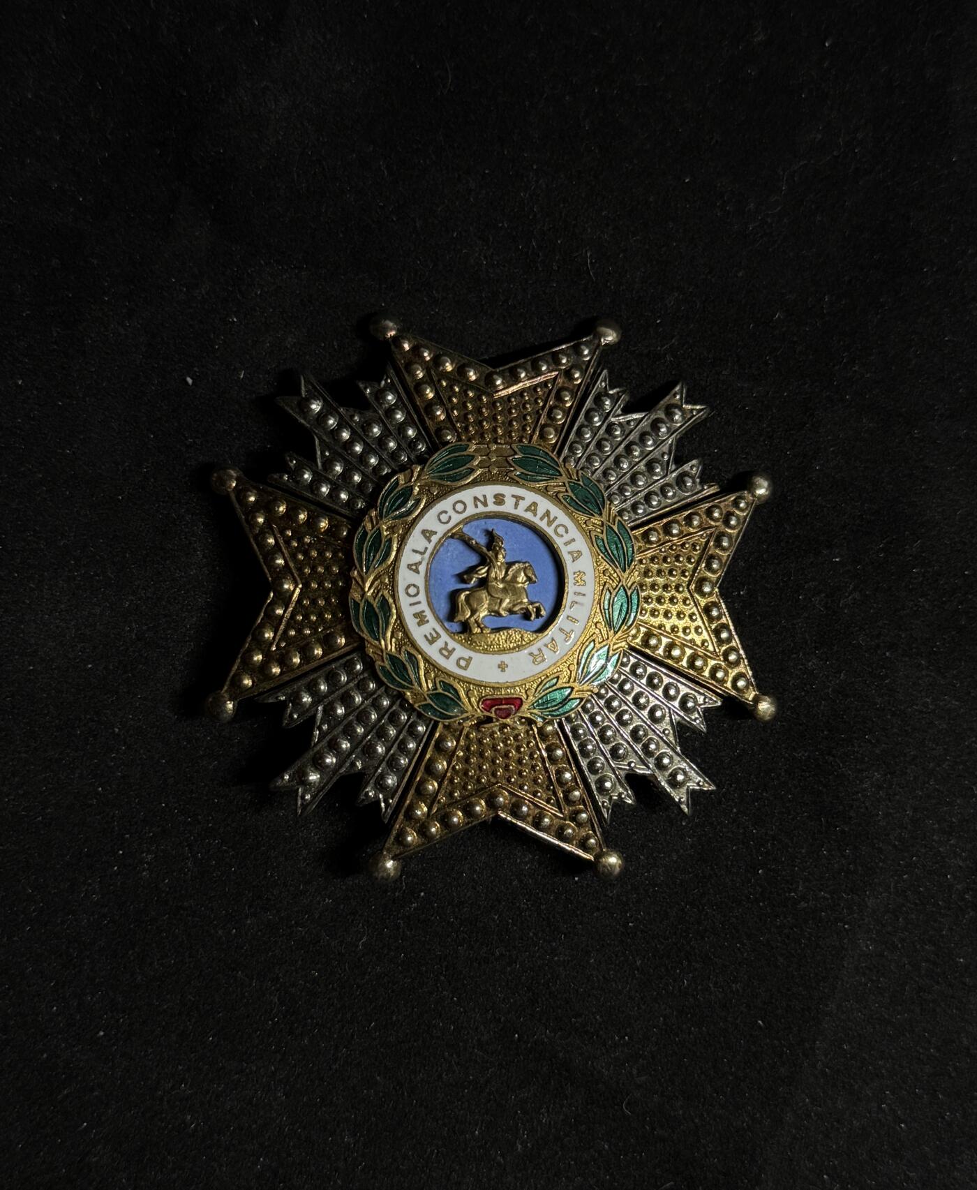 戎马世界章牌大赏第108期 西班牙圣埃尔曼希尔多勋章，星芒章，后期铜制版本