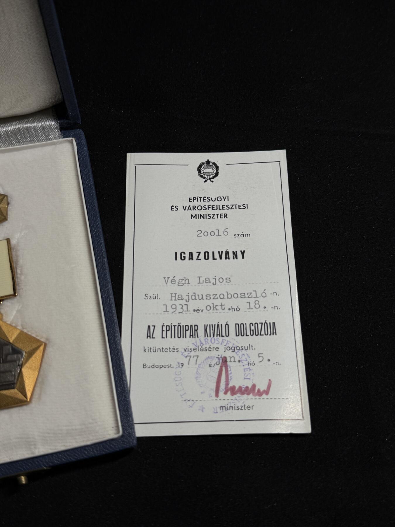 戎马世界章牌大赏第108期 匈牙利优秀建筑师奖章带佩戴许可证