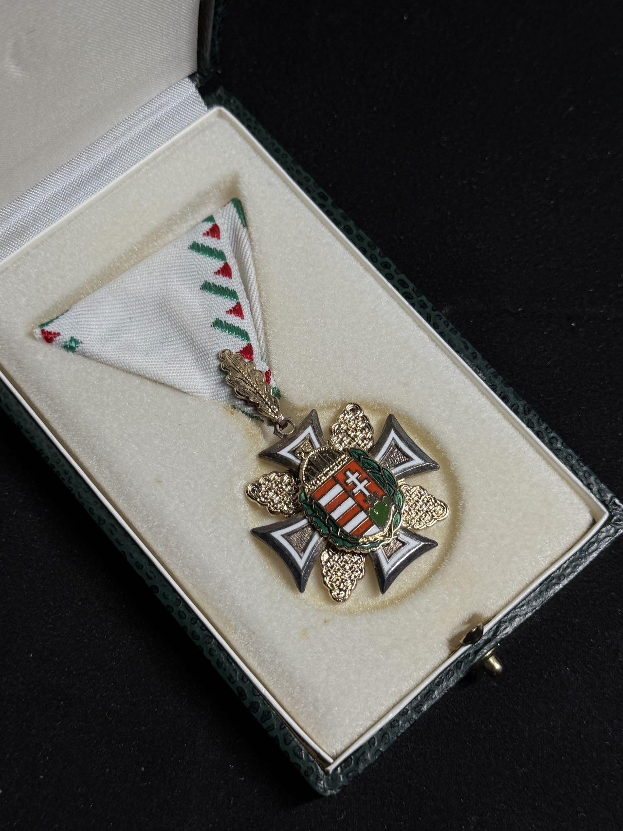 戎马世界章牌大赏第108期 匈牙利一级军官服役奖章