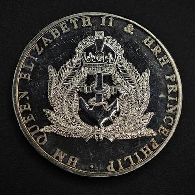 【淘币小摊】限时拍第八百零七拍  克朗币邮币封场  满百包邮可预留两周  周一统一发货  -   纽埃2011年女王大婚钻禧2元纪念币