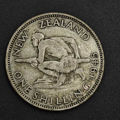 【淘币小摊】实时拍第八百零四拍   散币银币场   满百包邮可预留二周 每周一统一发货   - 新西兰1945年乔治六世一先令银币