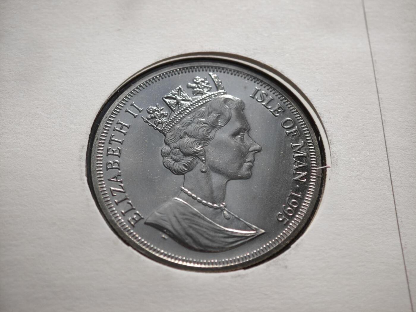 【淘币小摊】限时拍第八百零七拍  克朗币邮币封场  满百包邮可预留两周  周一统一发货   马恩岛1995年女王母亲95周岁克朗纪念币邮币封