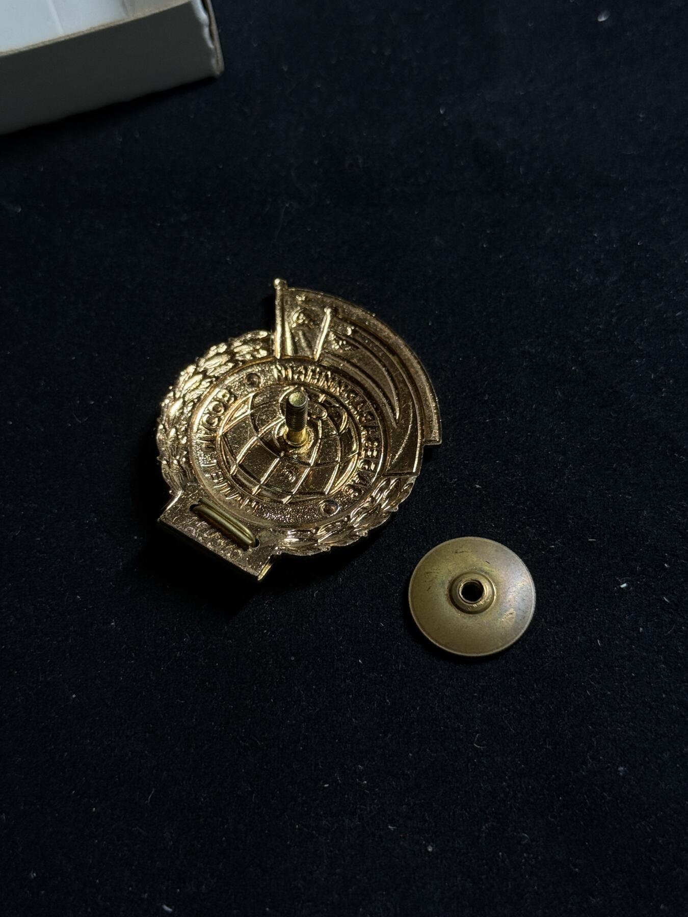 戎马世界章牌大赏第108期 苏联民航飞行员安全飞行22000小时无事故证章带原盒