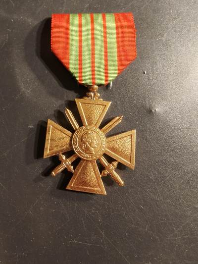 老王徽章第165期 -  法国1939版战争十字奖章