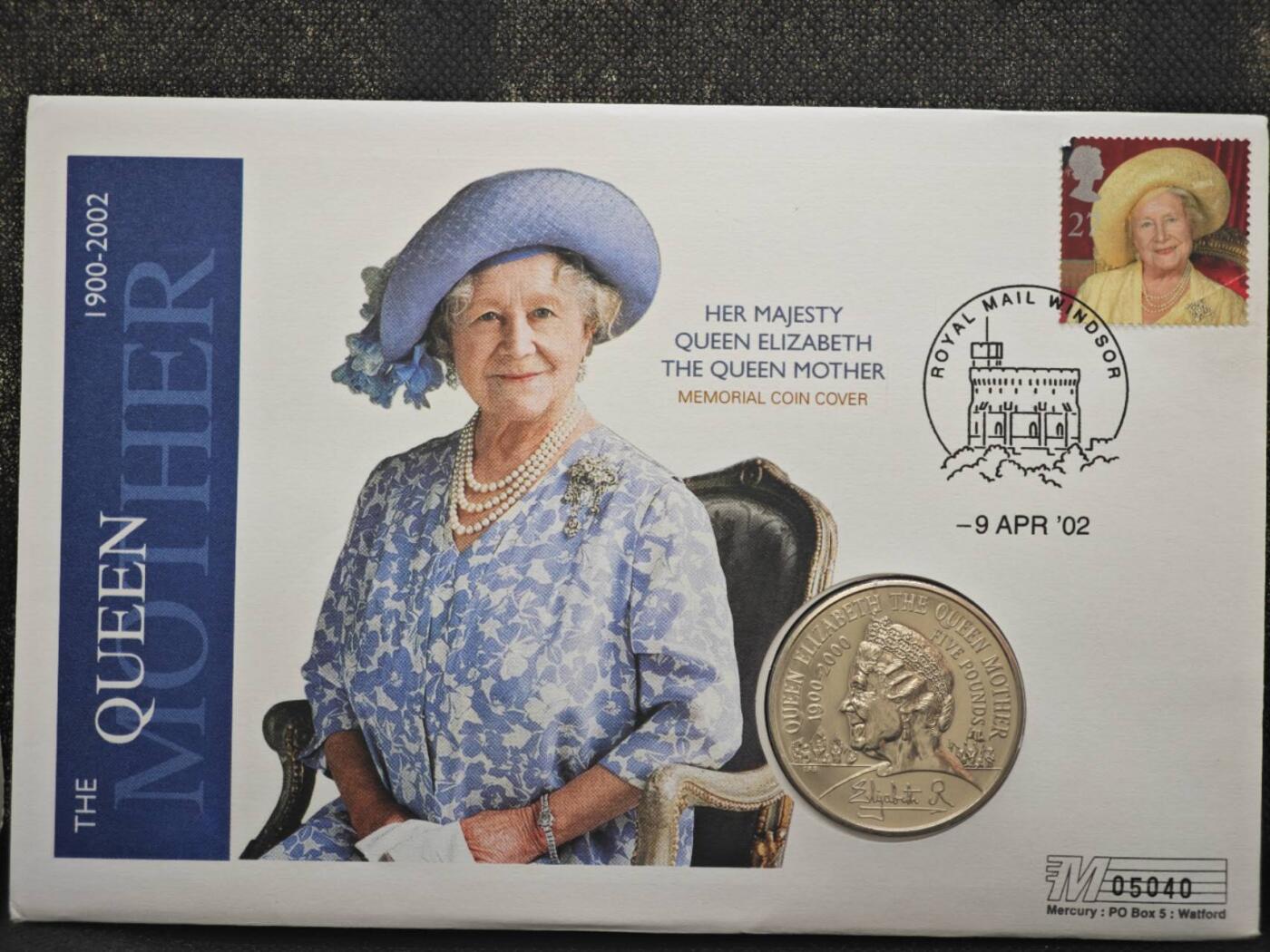 【淘币小摊】限时拍第八百零七拍  克朗币邮币封场  满百包邮可预留两周  周一统一发货    英国2000年女王母亲5镑纪念币邮币封