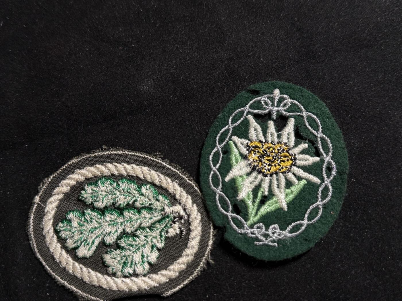 戎马世界章牌大赏第108期 德国二战布制臂章，山地兵与猎兵臂章，有虫蛀破洞