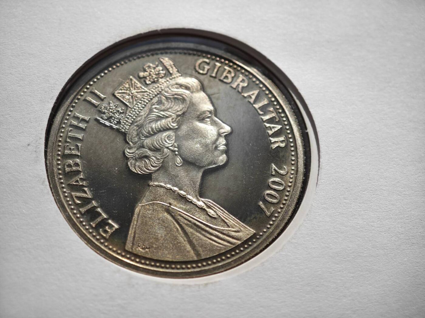 【淘币小摊】限时拍第八百零七拍  克朗币邮币封场  满百包邮可预留两周  周一统一发货    直布罗陀2007年女王大婚钻禧克朗纪念币邮币封