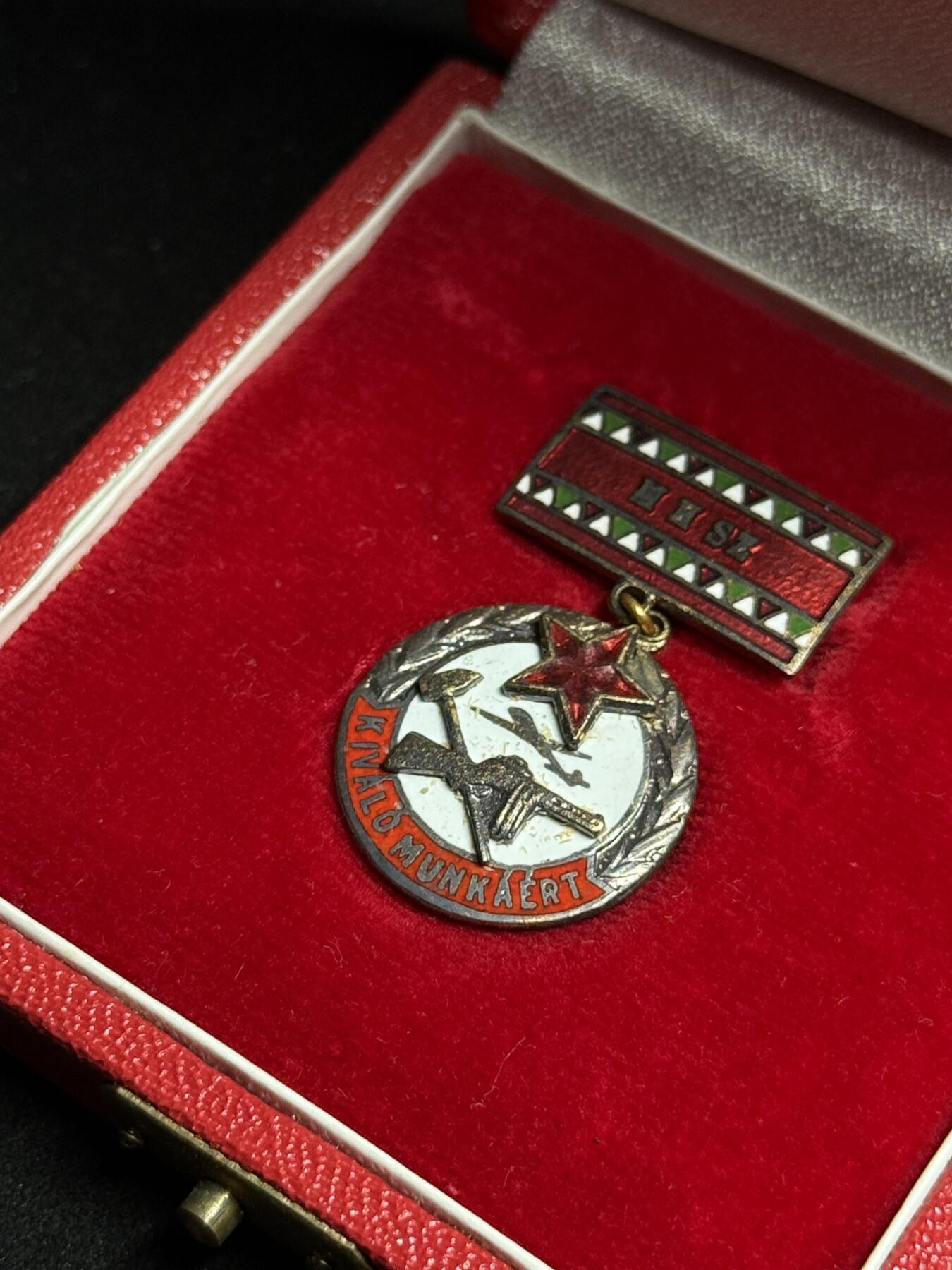 戎马世界章牌大赏第108期 匈牙利国防协会杰出奖章