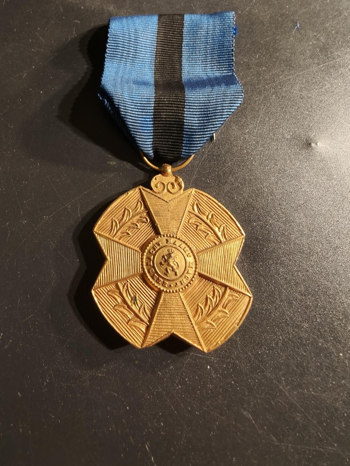 老王徽章第165期 比利时金级利奥波德二世奖章     二战前单法语版