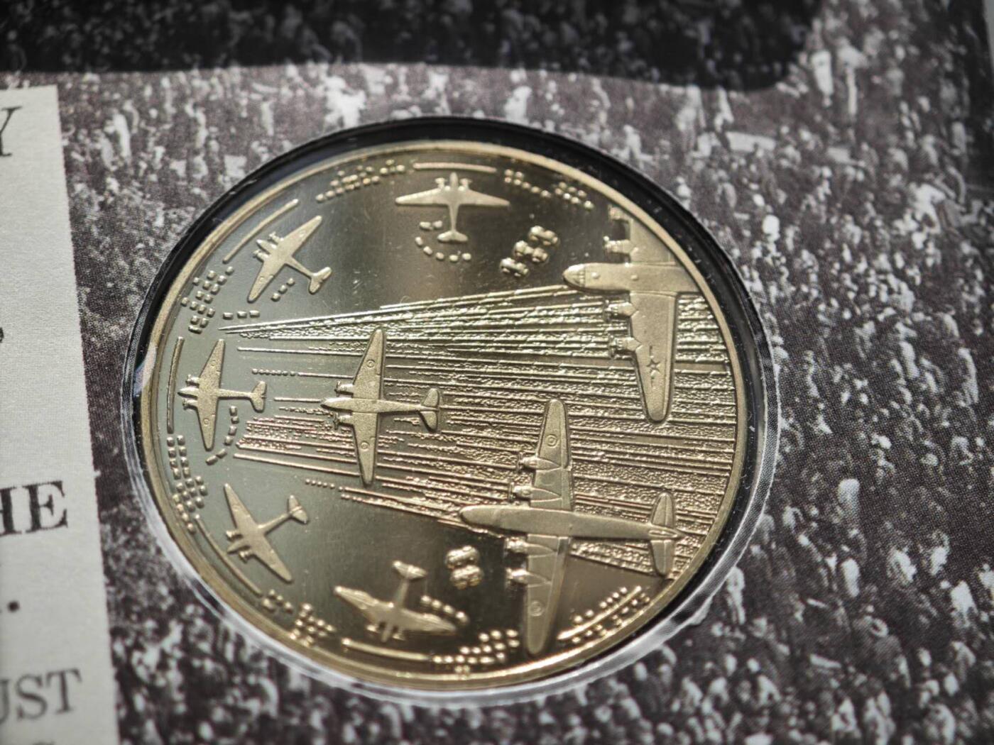 【淘币小摊】限时拍第八百零七拍  克朗币邮币封场  满百包邮可预留两周  周一统一发货  柏林空战纪念章邮币封