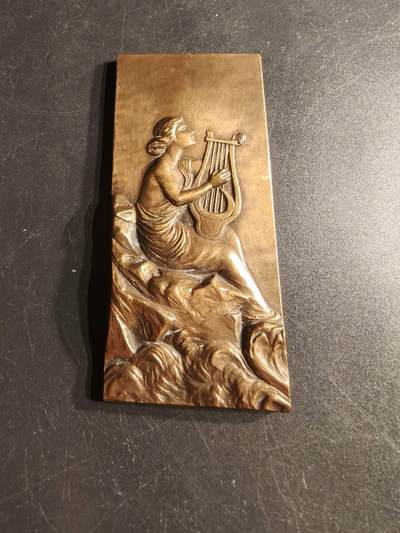 老王徽章第165期 - 法国音乐女神方形大铜章     高浮雕    80×33mm.    重量100g