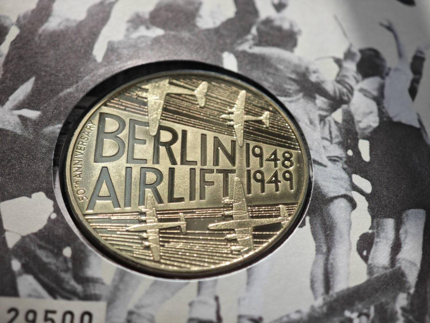 【淘币小摊】限时拍第八百零七拍  克朗币邮币封场  满百包邮可预留两周  周一统一发货  柏林空战纪念章邮币封