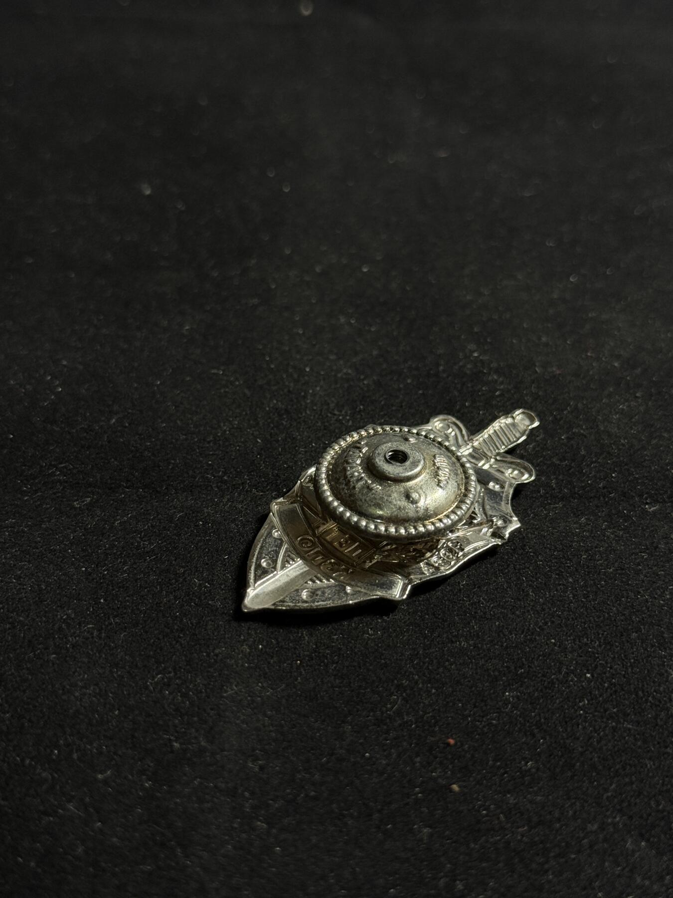 戎马世界章牌大赏第108期 苏联俄罗斯边防军成立90年证章，螺杆卡死