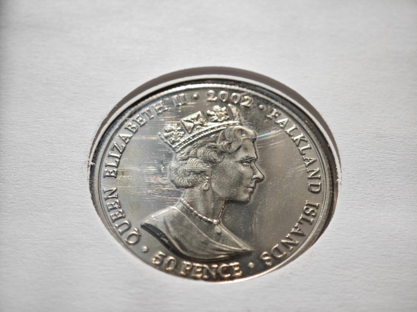 【淘币小摊】限时拍第八百零七拍  克朗币邮币封场  满百包邮可预留两周  周一统一发货   福克兰群岛2002年女王登基金禧50便士纪念币邮币封