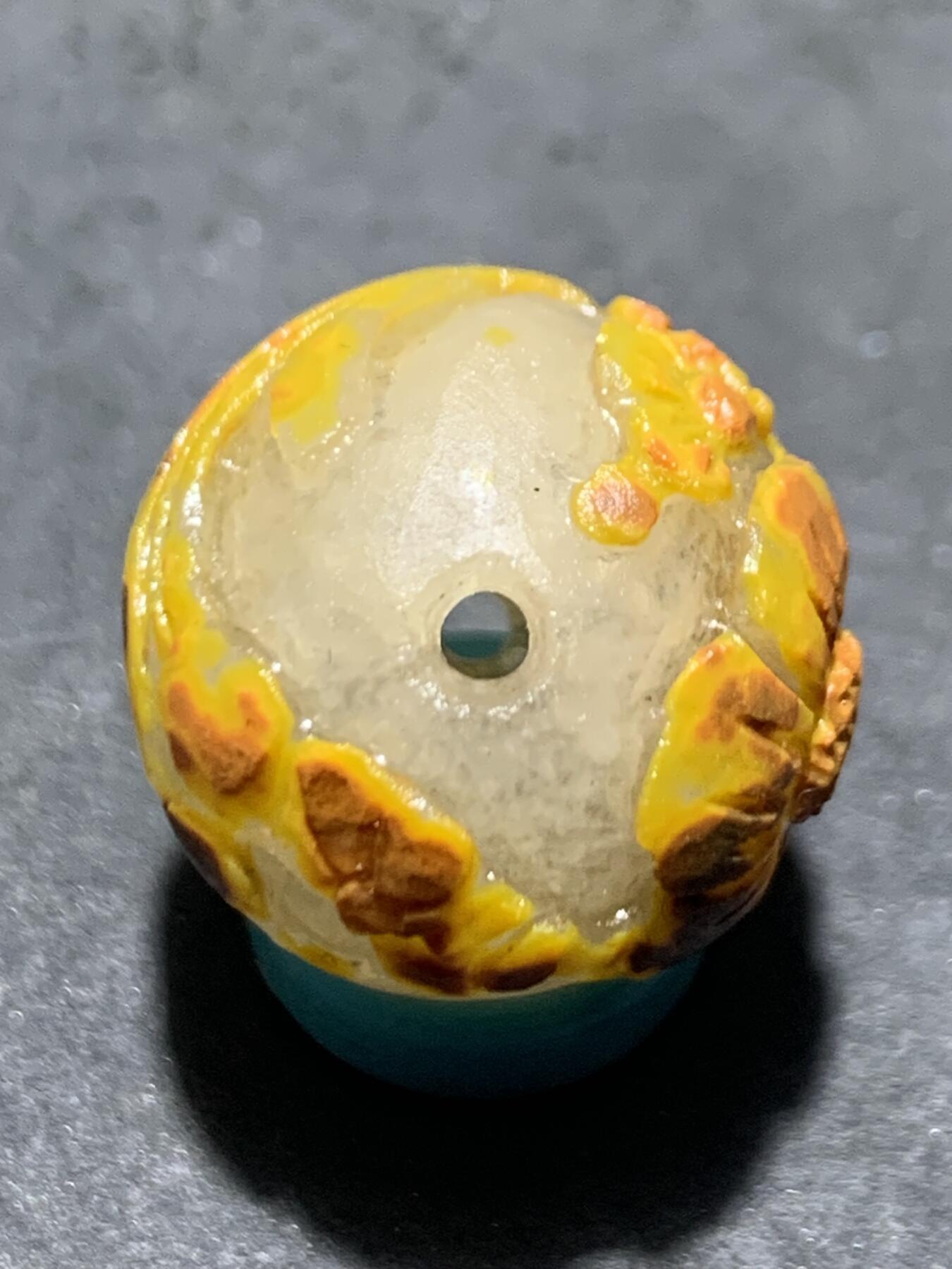 精美冰飘亚光战国红玛瑙手工俏色巧雕梅花随形空心圆珠一个，