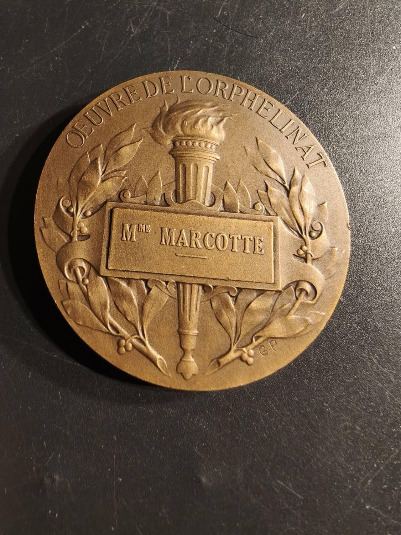 老王徽章第165期 法国福煦元帅大铜章    原盒     大师普鲁多姆名作     直径50mm.    重量57g