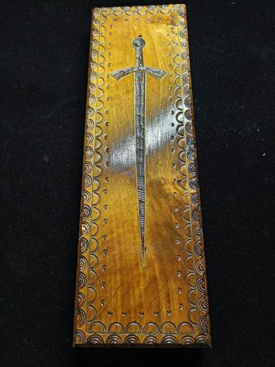 铭记历史 勿忘国耻 抗战胜利80周年精品专场 第二场 - 波兰千年纪念剑，13世纪波兰国王加冕剑Szczercie，带原装盒子。（剑柄为金22k，波兰官方证书上有描述，个人觉得应该是渡金）