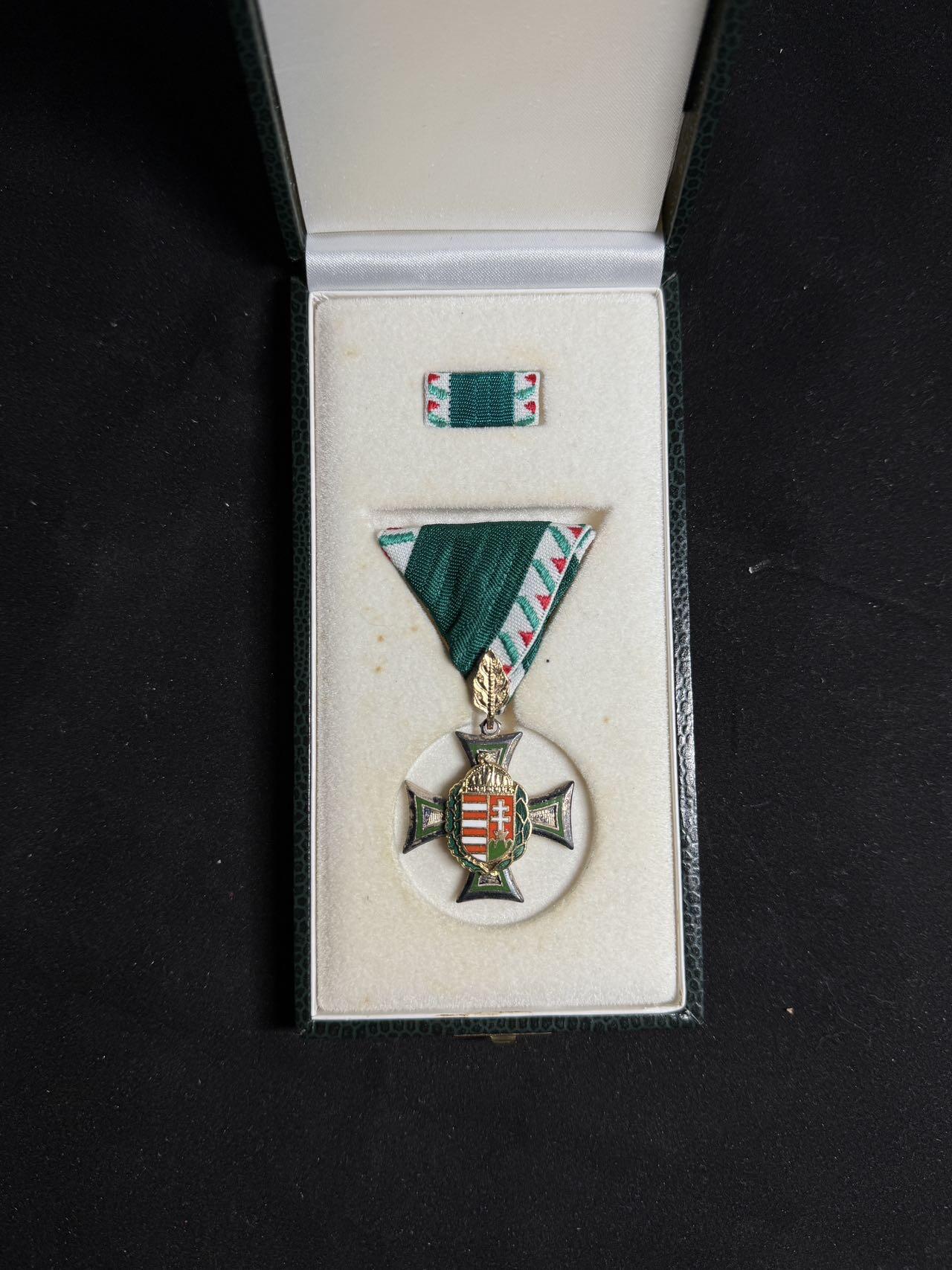 戎马世界章牌大赏第108期 匈牙利一级国防功绩勋章