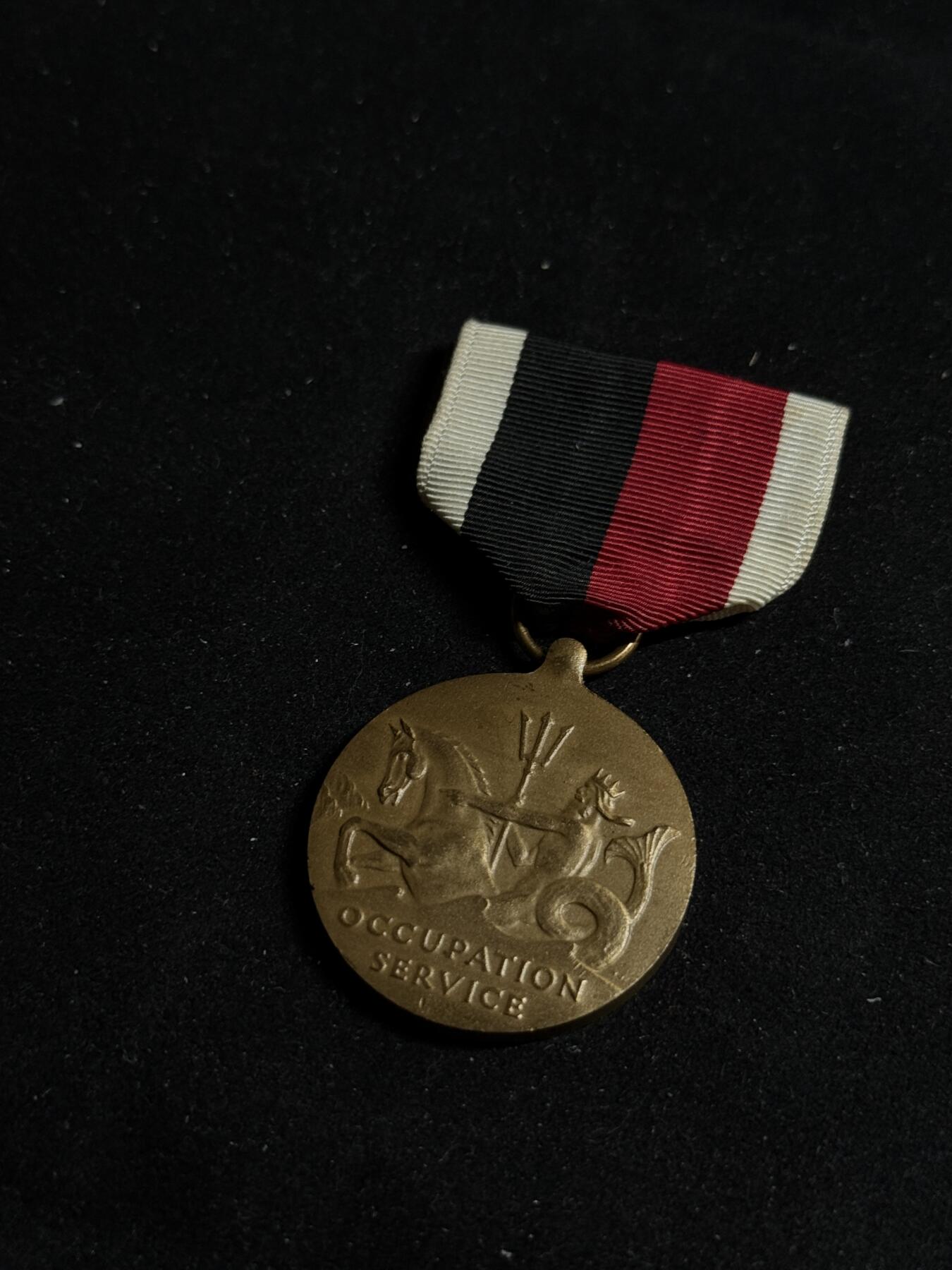 戎马世界章牌大赏第108期 美国二战占领军服役奖章