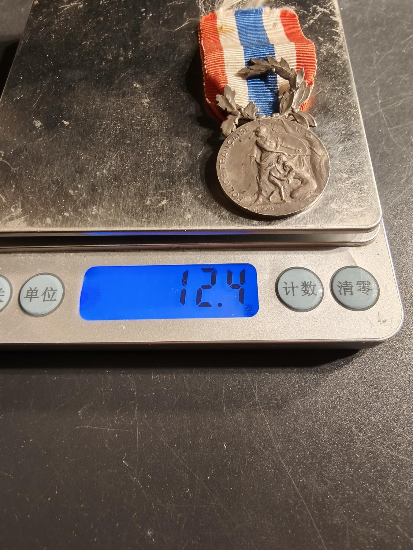 老王徽章第165期  法国银级内务部服役奖章    950银    1960年实发    12.4g