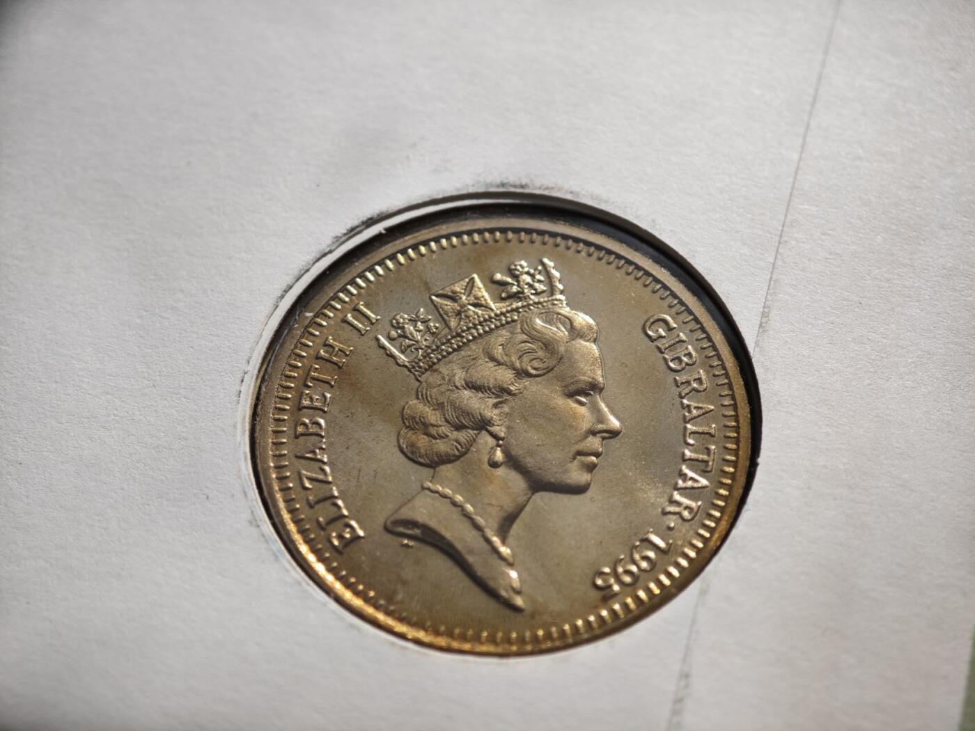 【淘币小摊】限时拍第八百零七拍  克朗币邮币封场  满百包邮可预留两周  周一统一发货   直布罗陀1995年二战胜利50周年5镑纪念币邮币封