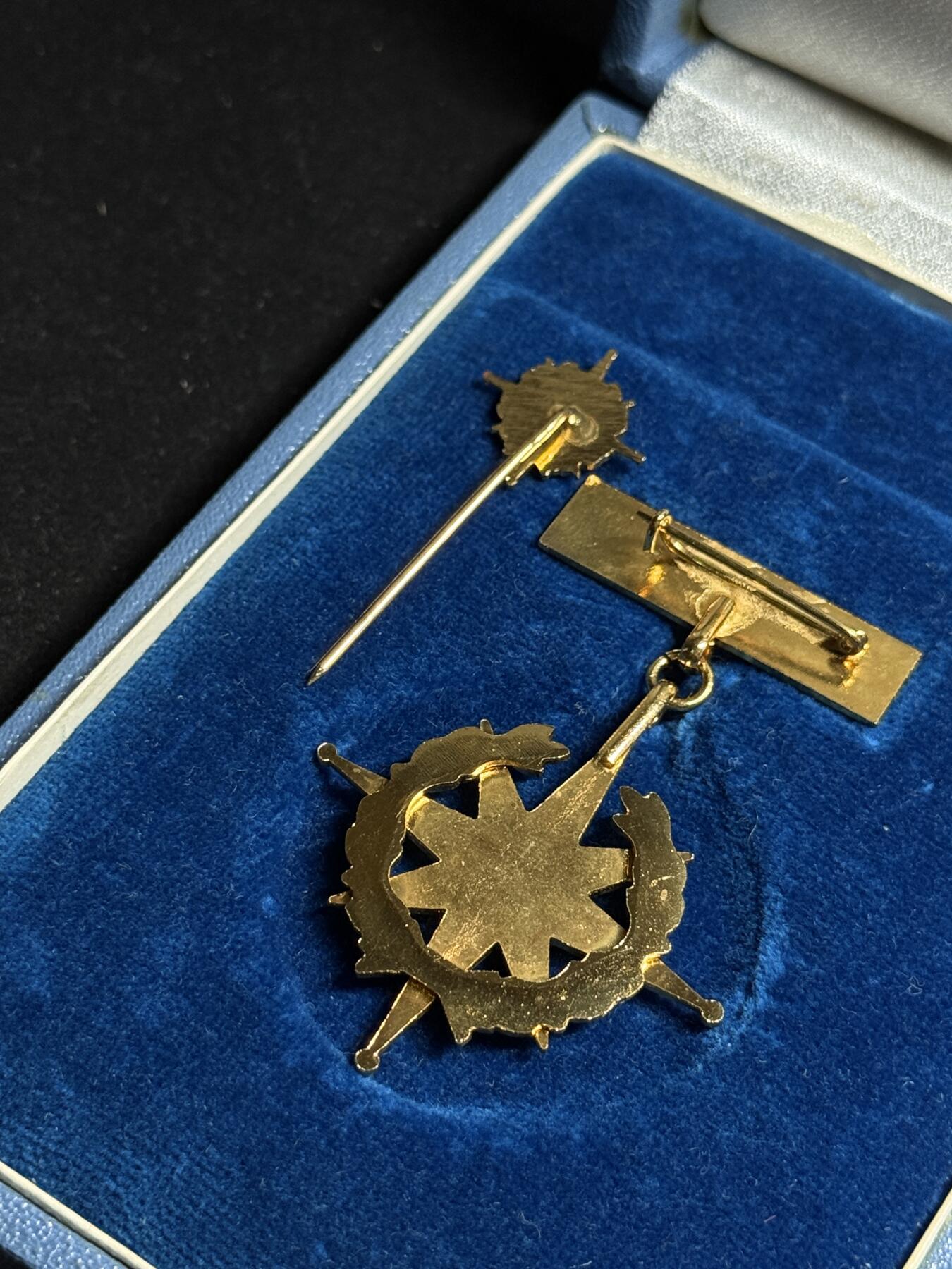 戎马世界章牌大赏第108期 匈牙利和平功绩奖章，授予参与维和行动的匈牙利军人