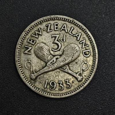 【淘币小摊】实时拍第八百零四拍   散币银币场   满百包邮可预留二周 每周一统一发货   - 新西兰1933年乔治五世3便士银币