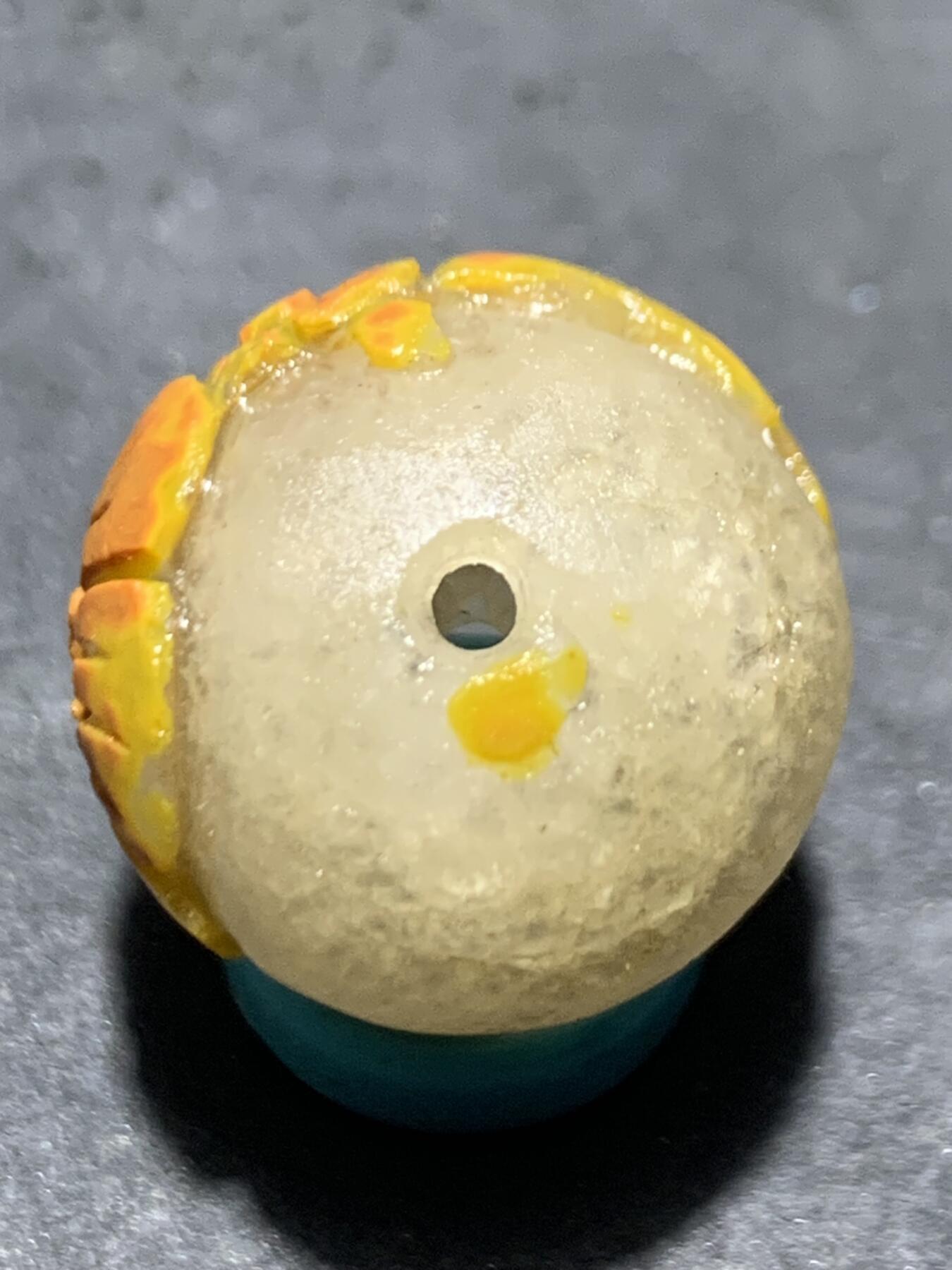 精美冰飘亚光战国红玛瑙手工俏色巧雕梅花随形空心圆珠一个，