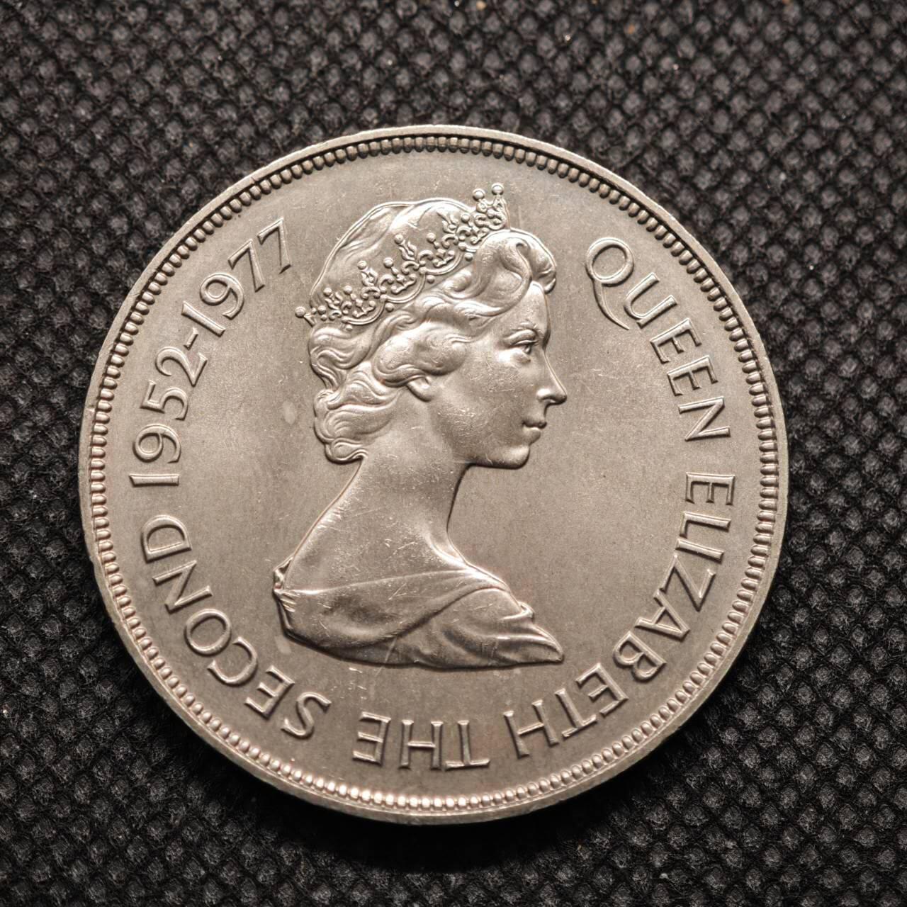 【淘币小摊】限时拍第八百零七拍  克朗币邮币封场  满百包邮可预留两周  周一统一发货    直泽西岛1977年女王登基银禧25便士纪念币