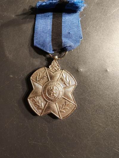 老王徽章第165期 - 比利时银级利奥波德二世奖章