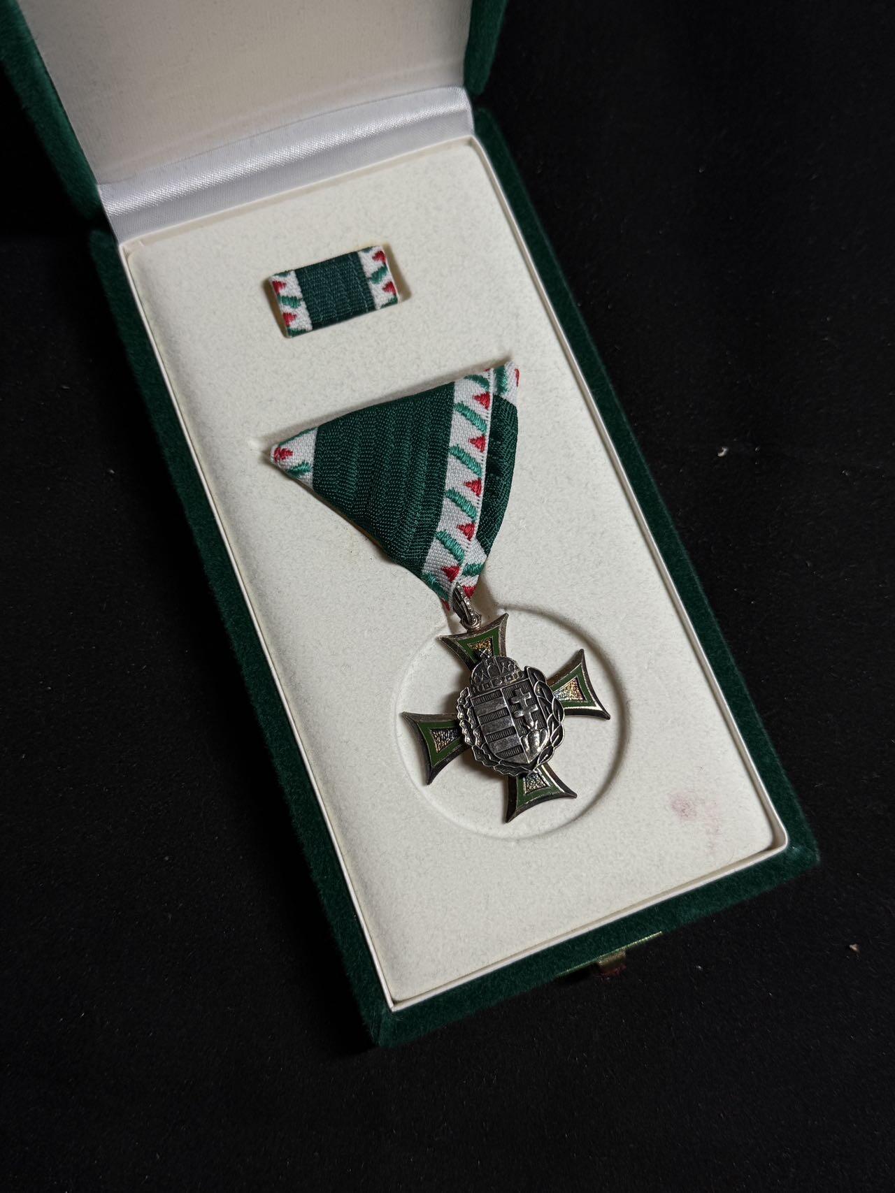 戎马世界章牌大赏第108期 匈牙利二级国防功绩勋章