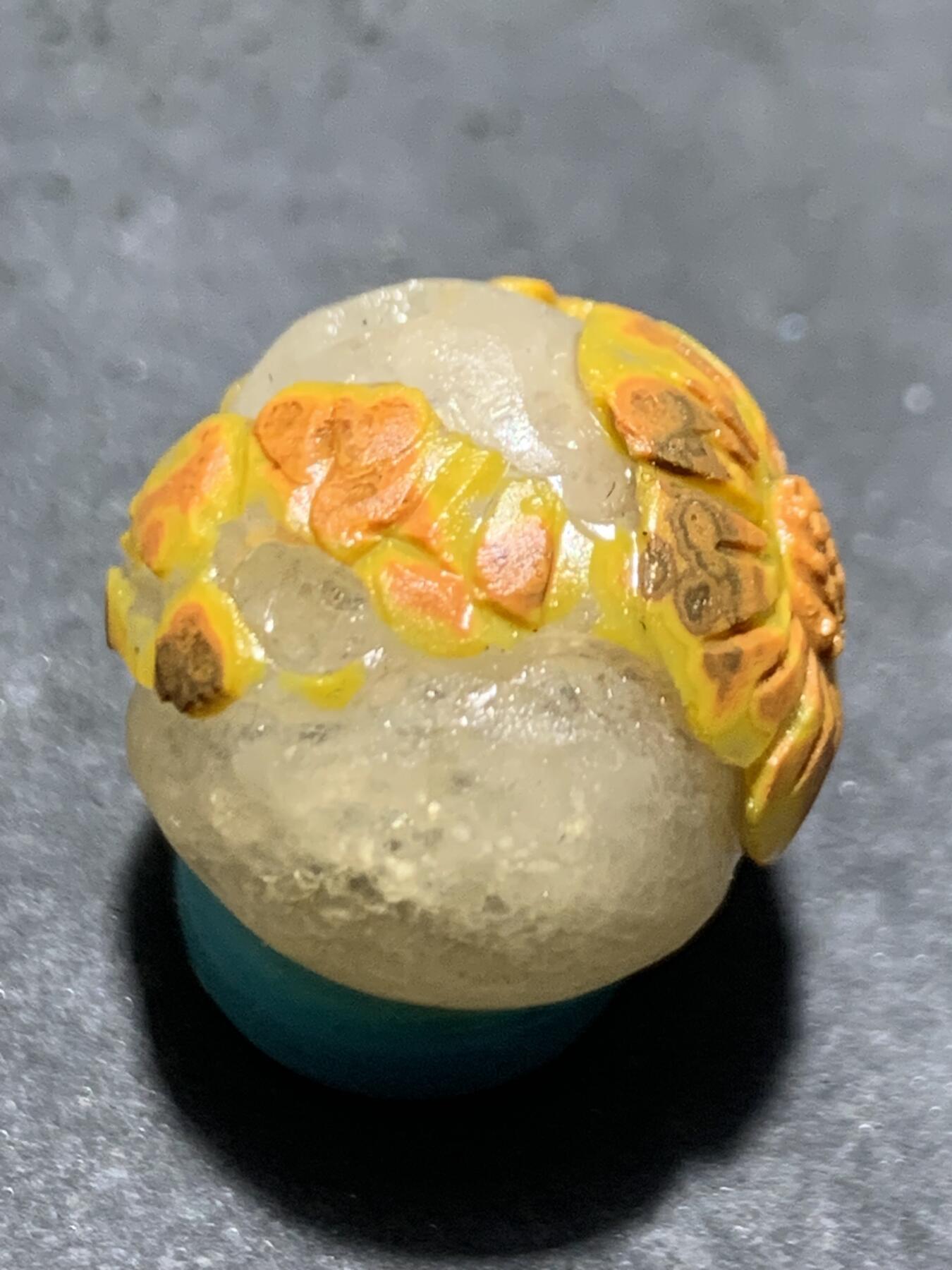 精美冰飘亚光战国红玛瑙手工俏色巧雕梅花随形空心圆珠一个，