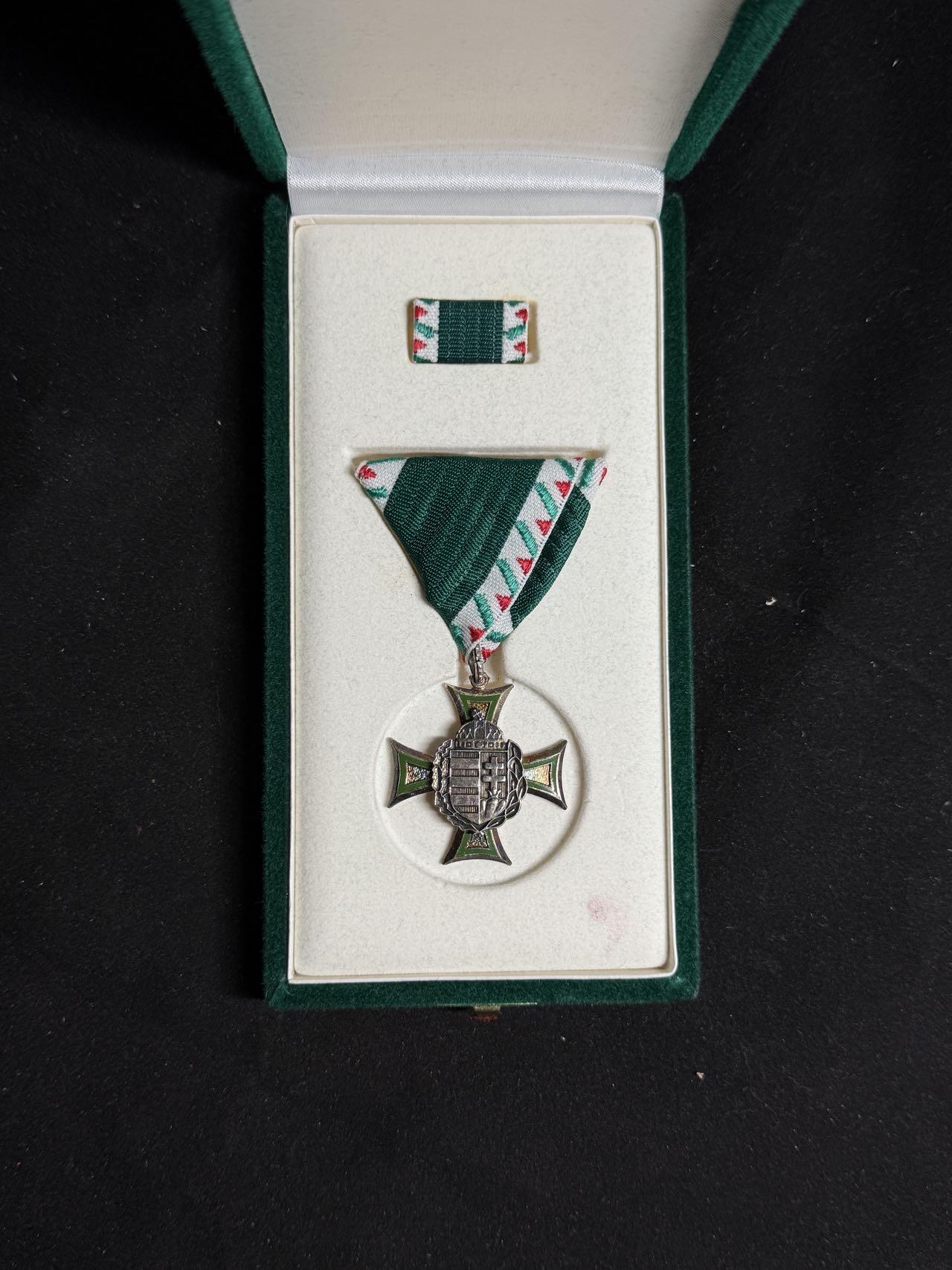 戎马世界章牌大赏第108期 匈牙利二级国防功绩勋章