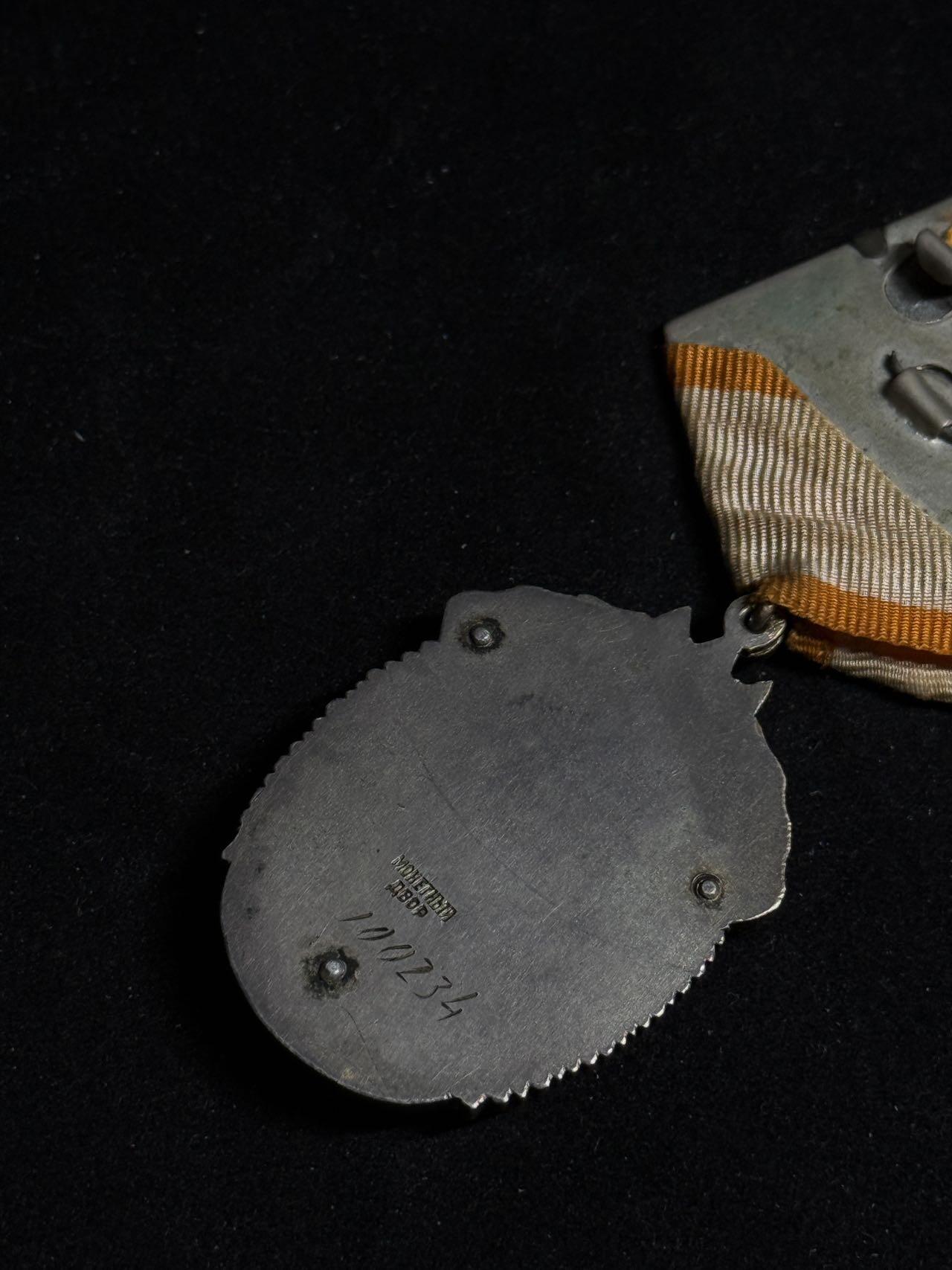 戎马世界章牌大赏第108期 苏联劳动荣誉勋章，早期平背版