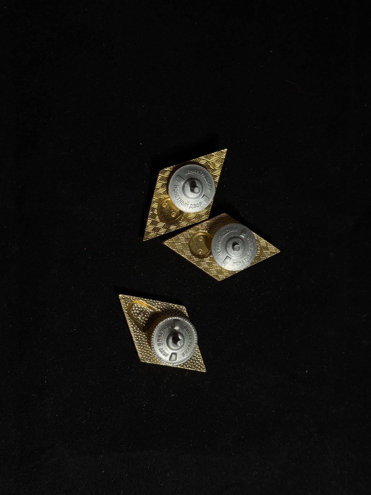 戎马世界章牌大赏第108期 苏联铝制校徽一组