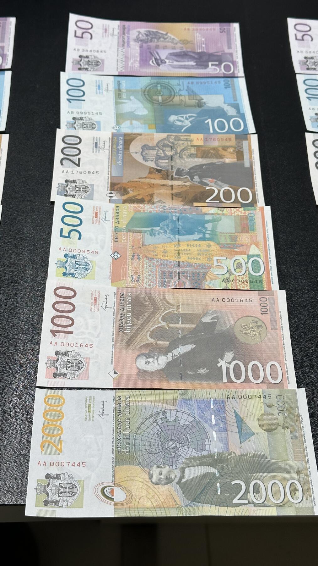 《外钞收藏家》第五百八十七期（精选场）（本平台长期征集拍品、欢迎藏友们联系合作） 2014年塞尔维亚50-2000第纳尔 六张一起 全新UNC 尾两同45 有4张是千位号 AA冠